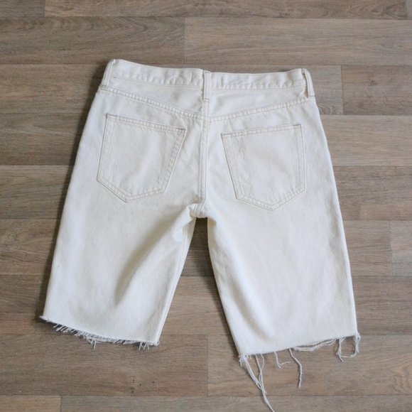 NWT Free People Caroline Ecru Seeded Cream Distressed Bermuda Shorts Size 26 - Picture 6 of 6